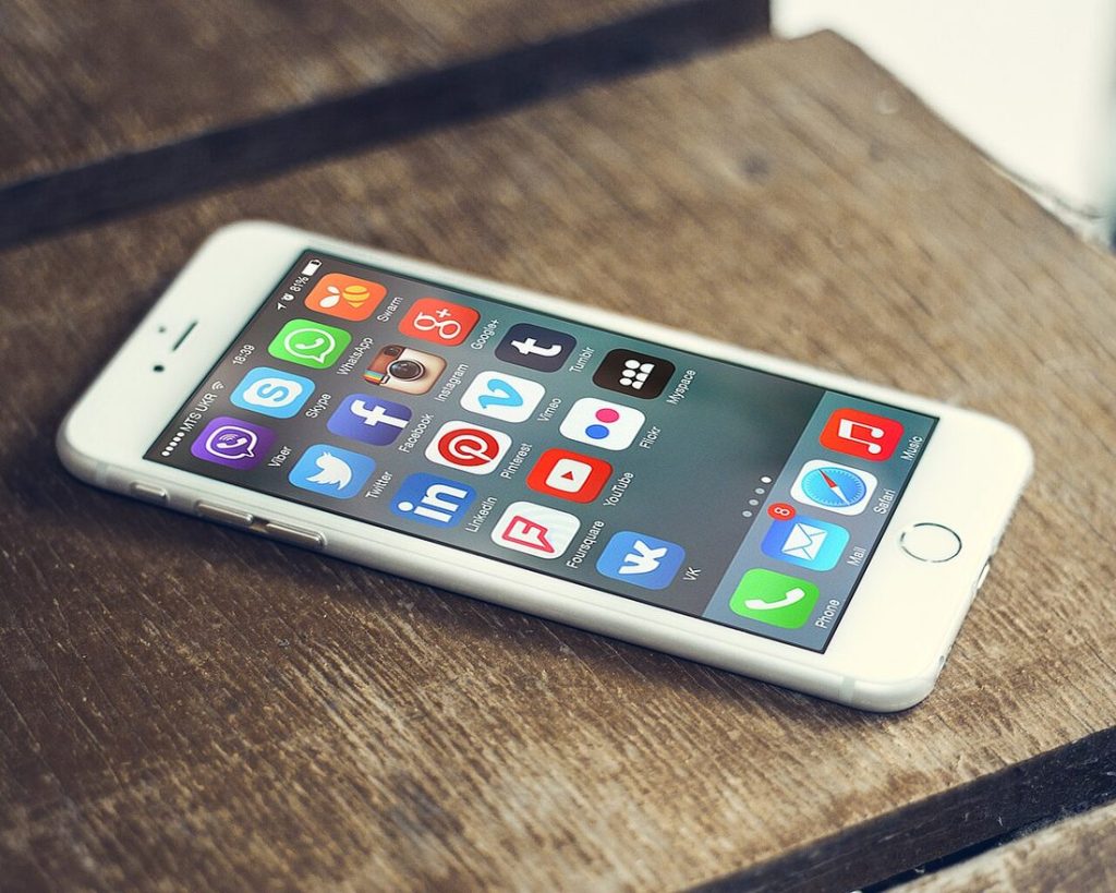 Arroganza, manipolazione e odio sui social network