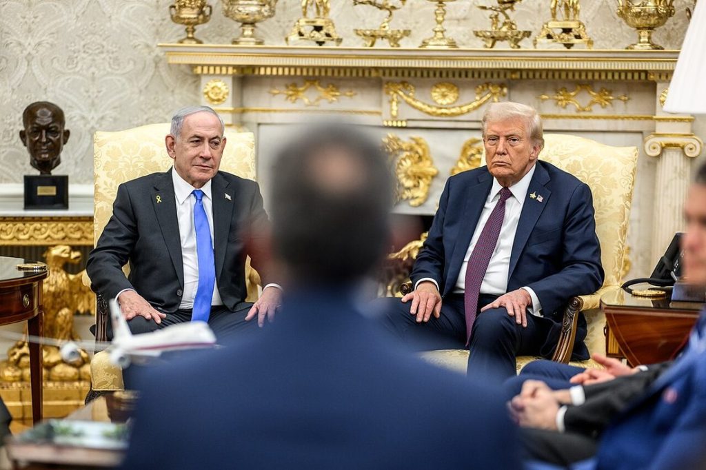 La sinistra massimalista irrilevante davanti alla storia: quando i fatti superano le parole